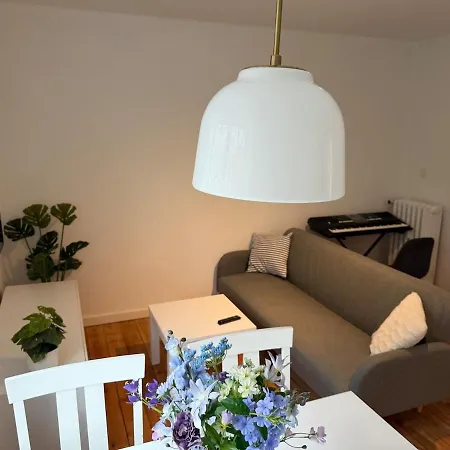 2-room In The Center - 300 M From The Station - Newly Renovated * הורסנס
