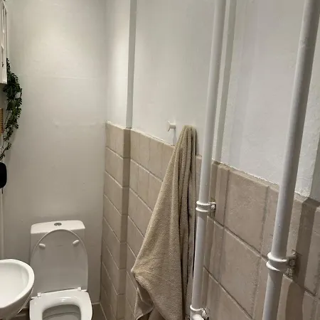 Leilighet 2-room In The Center - 300 M From The Station - Newly Renovated *