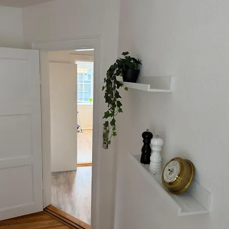 דירה 2-room In The Center - 300 M From The Station - Newly Renovated *